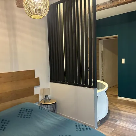 Spacieuse Maison De *